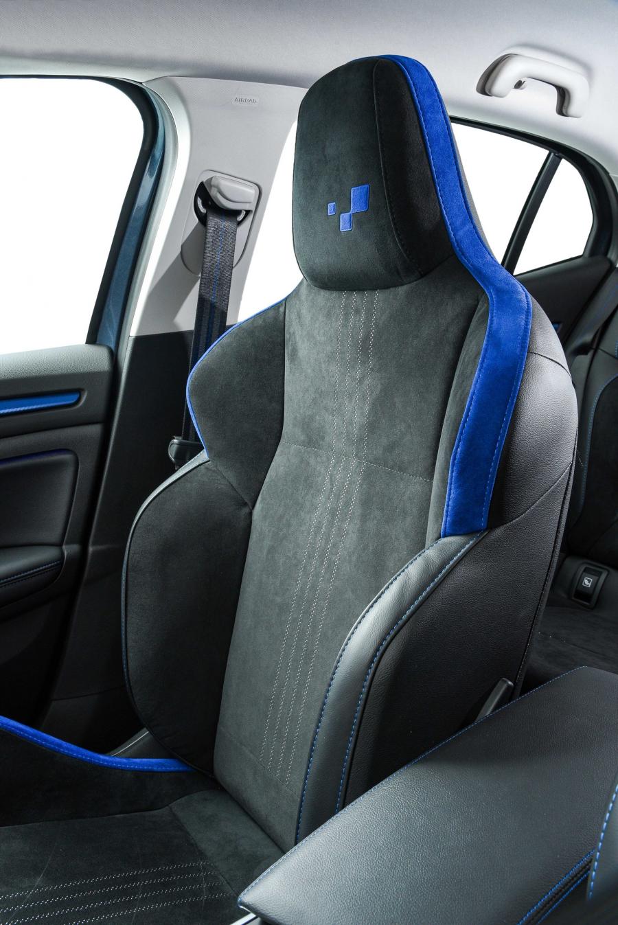 Детали интерьера Renault Megane GT 2016 года  (ZA) (фото 10 из 17)